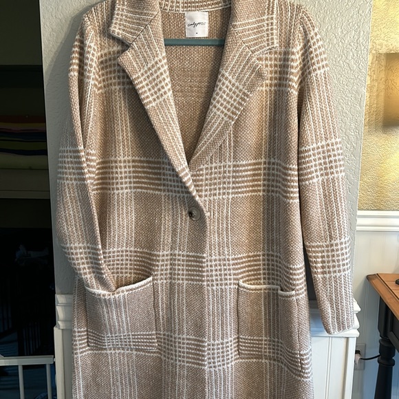Carly Jean - size M long soft long sweater. NNT colors cream & soft sand - Picture 8 of 12